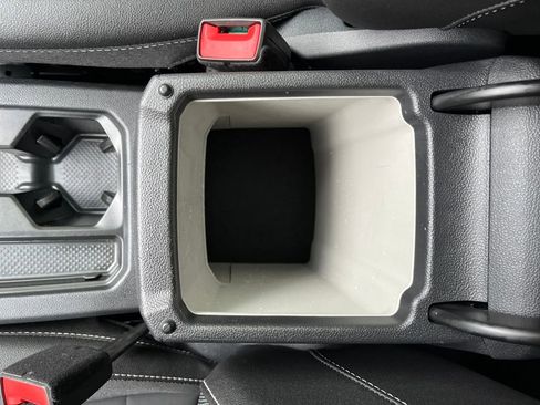 Certified 2024 Volkswagen Taos SE image 18