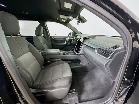 Used 2025 GMC Acadia Elevation image 33