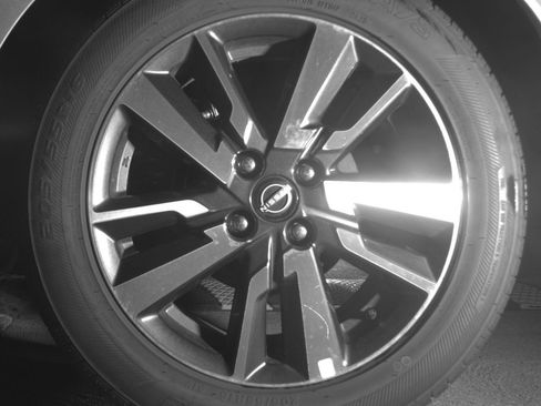 Used 2025 Nissan Versa SV FWD image 14