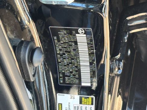 Used 2025 Toyota Corolla LE FWD image 30