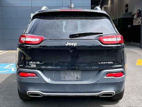 Used 2017 Jeep Cherokee Limited w/ Luxury Group AWD/4WD image 5