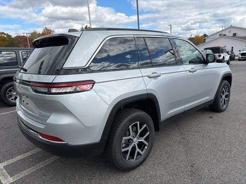 New 2025 Jeep Grand Cherokee Limited image 3