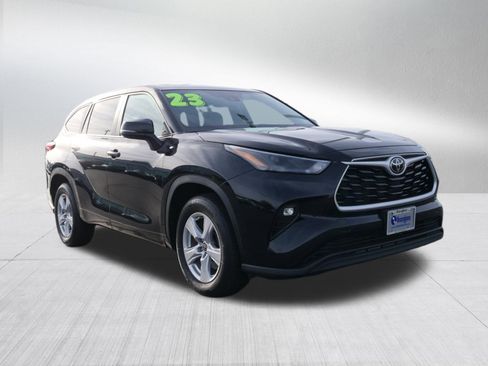 Used 2023 Toyota Highlander FWD image 9