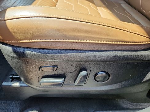 Used 2022 Kia Telluride SX w/ SX Prestige Package image 11