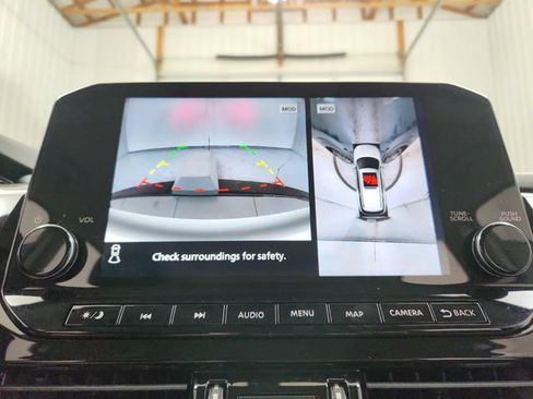 Used 2025 Nissan Pathfinder SL w/ SL Premium Package FWD image 32