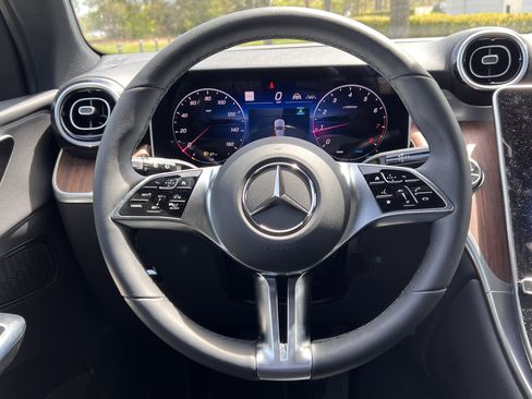 Certified 2025 Mercedes-Benz GLC 300 4MATIC image 18