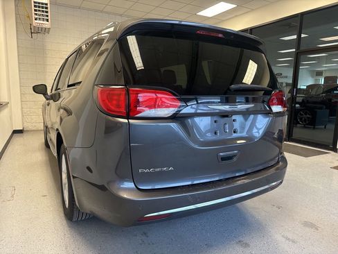 Used 2017 Chrysler Pacifica Touring-L Plus image 45