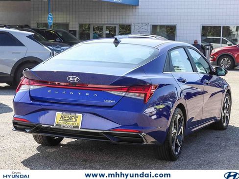 Certified 2023 Hyundai Elantra Limited w/ Cargo Package FWD image 4