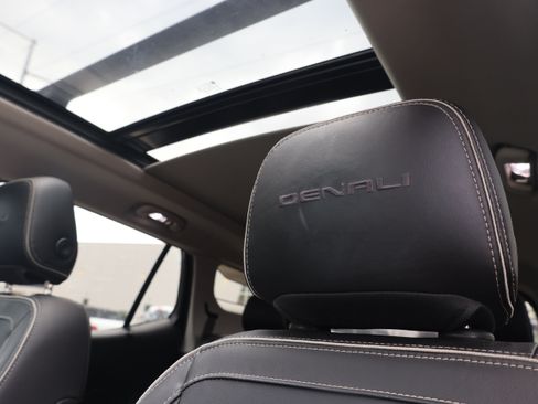 Used 2020 GMC Terrain Denali w/ Denali Premium Package AWD/4WD image 7