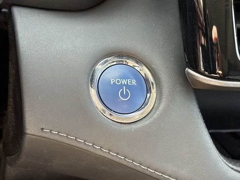 Used 2022 Toyota Highlander XLE AWD/4WD image 17