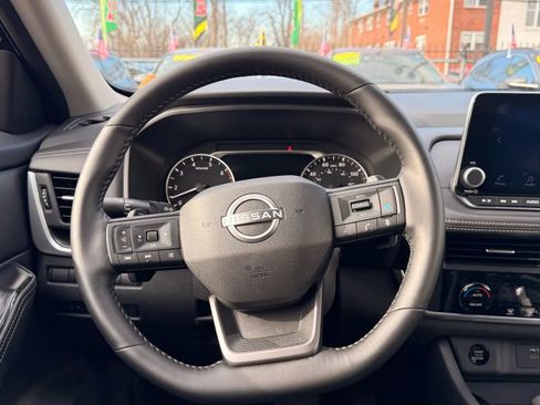 Used 2025 Nissan Rogue SV image 18