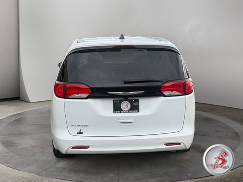 Used 2022 Chrysler Voyager LX FWD image 6