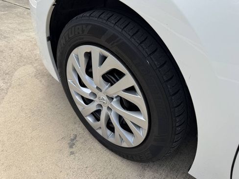 Used 2019 Toyota Corolla LE FWD image 16