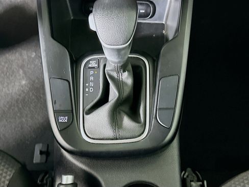 Used 2025 Kia Soul LX w/ LX Technology Package FWD image 24