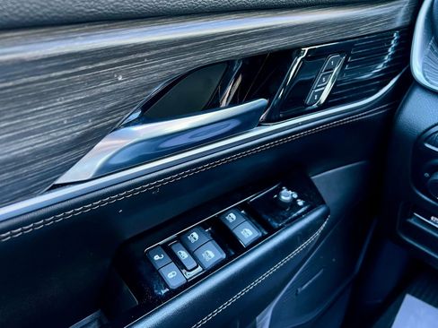 Used 2023 Jeep Wagoneer L Series III w/ Preferred Equipment Group image 28