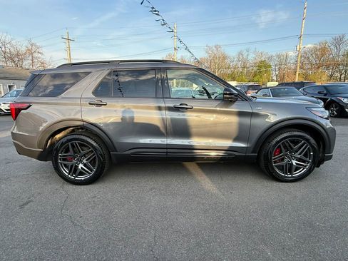 Used 2025 Ford Explorer ST-Line w/ ST-Line Street Pack image 15