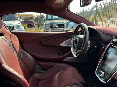 Used 2020 McLaren GT RWD image 42