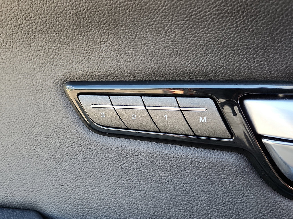 Used 2018 Land Rover Range Rover Evoque SE AWD/4WD image 29