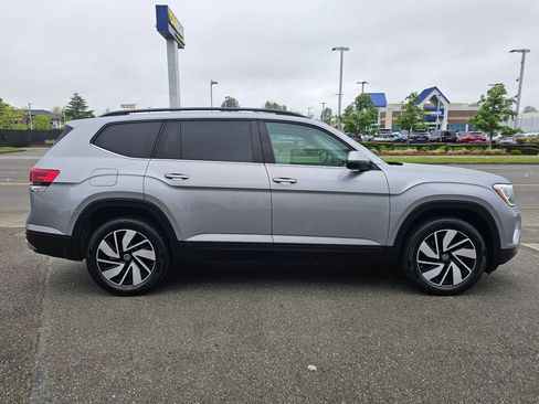 Used 2025 Volkswagen Atlas SE AWD/4WD image 4