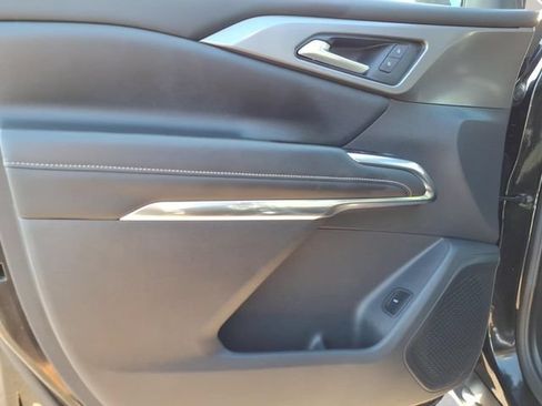 Used 2024 Chevrolet Traverse LT w/ Trailering Package FWD image 16