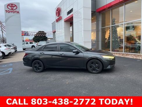 Used 2021 Hyundai Elantra SEL w/ Convenience Package image 2