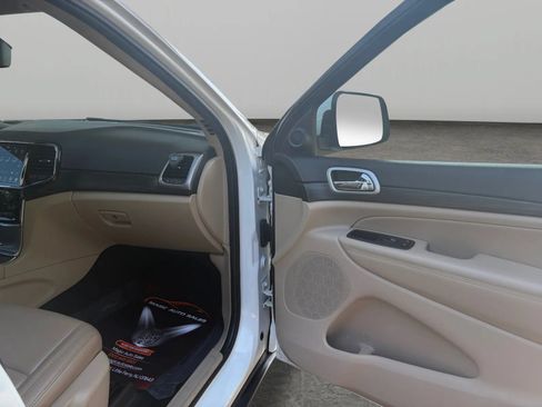 Used 2022 Jeep Grand Cherokee Laredo E AWD/4WD image 19