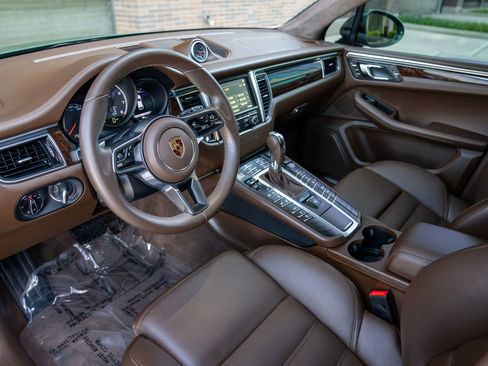 Used 2016 Porsche Macan Turbo AWD/4WD image 4
