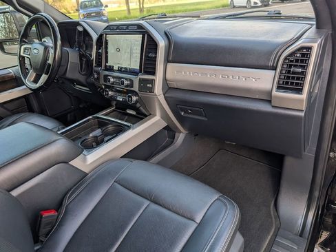 Used 2022 Ford F250 Lariat w/ Black Appearance Package image 23