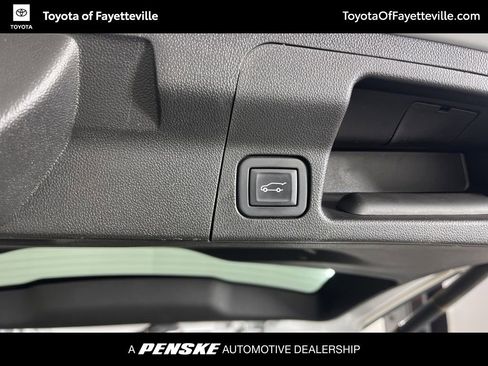 Used 2023 GMC Acadia Denali w/ Denali Ultimate Package FWD image 8