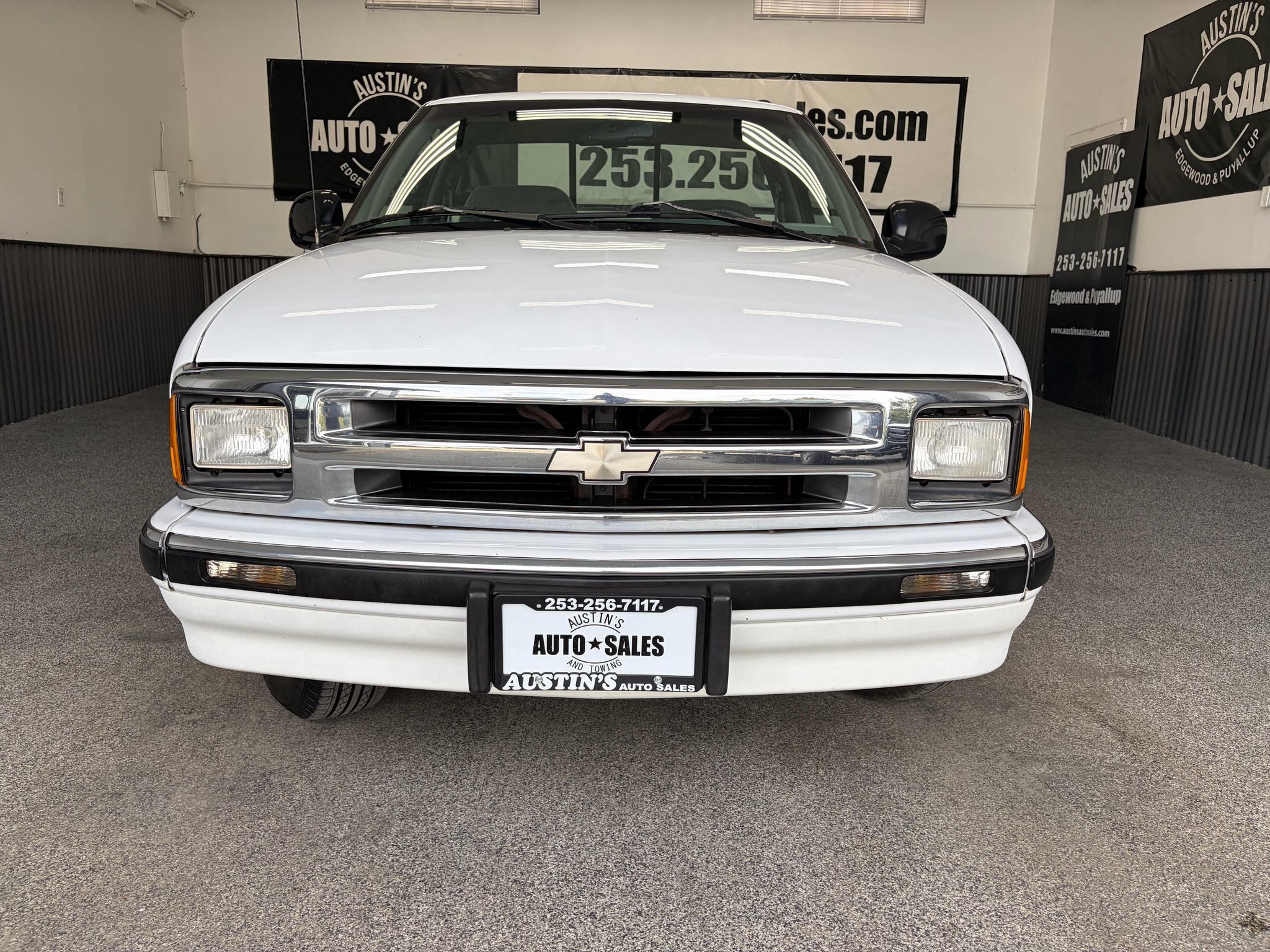 Used 1997 Chevrolet S10 Pickup LS RWD image 5