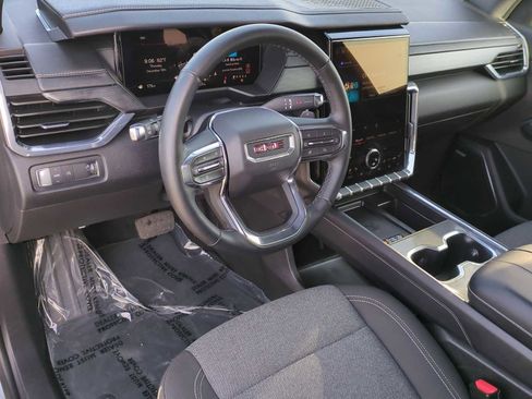 Used 2025 GMC Acadia Elevation image 12