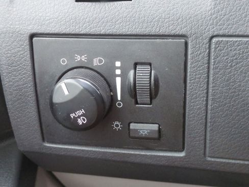 Used 2008 Dodge Grand Caravan SXT FWD image 24