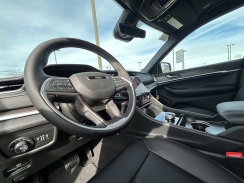 New 2025 Jeep Grand Cherokee L Limited image 17