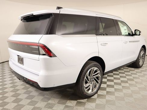 New 2025 Lincoln Navigator Reserve image 22