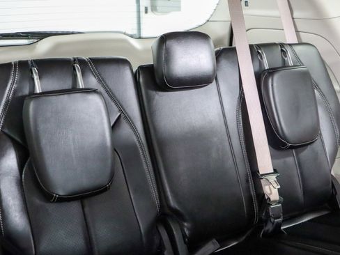 Used 2023 Chrysler Pacifica Touring-L image 29