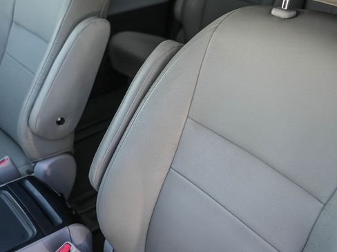 Certified 2020 Toyota Sienna LE w/ Carpet Mat Package FWD image 25