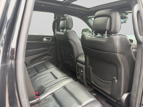 Used 2018 Jeep Grand Cherokee Overland w/ Interior Metal Package RWD image 32