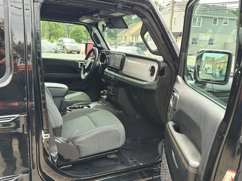 Used 2024 Jeep Wrangler Unlimited Sahara w/ Safety Group AWD/4WD image 25