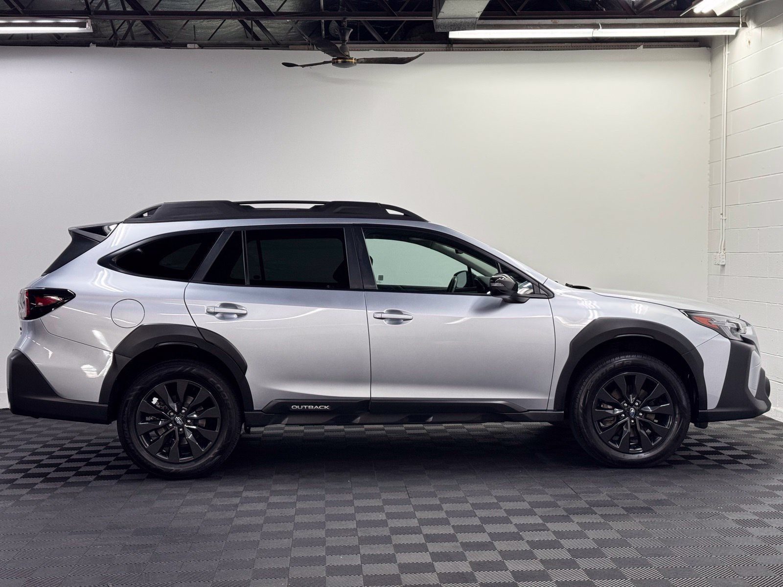 Used 2023 Subaru Outback Onyx Edition XT AWD/4WD image 4
