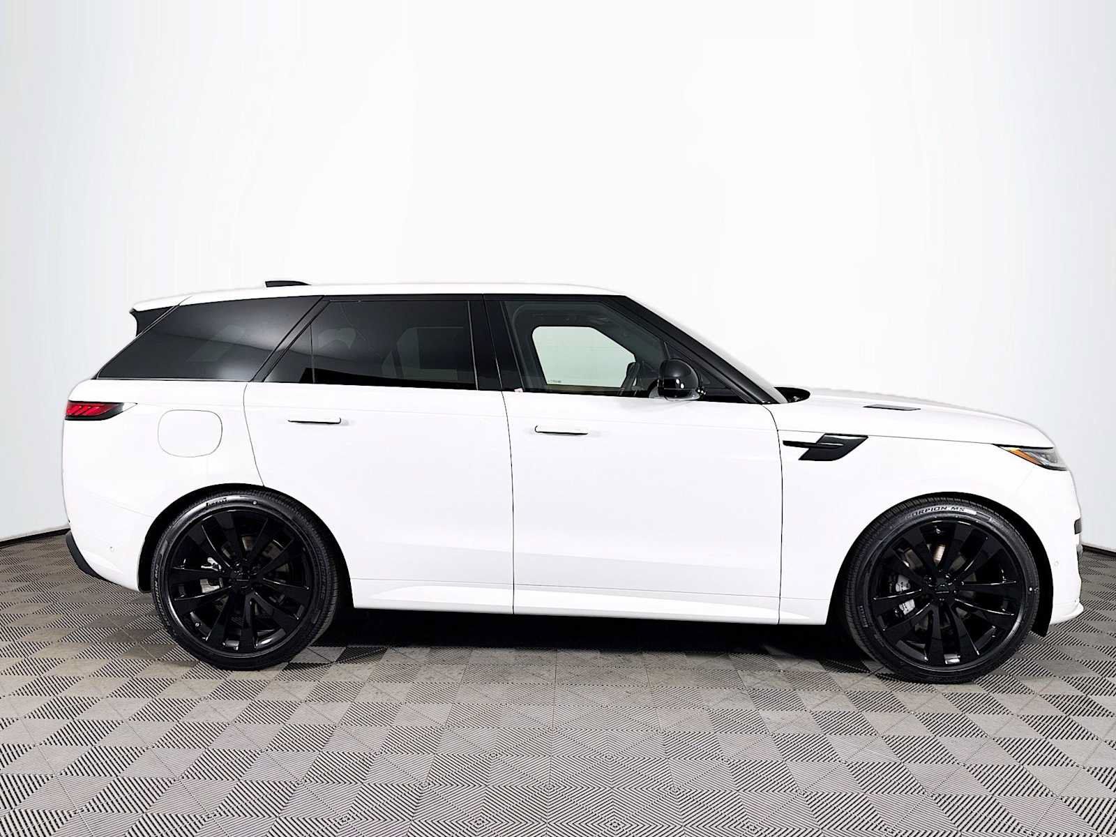 New 2026 Land Rover Range Rover Sport Dynamic SE AWD/4WD image 4