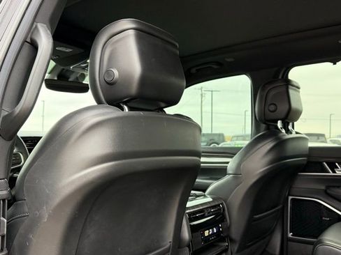 Used 2022 Jeep Wagoneer Series III w/ Premium Group I image 18