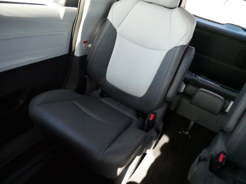 Used 2021 Toyota Sienna XSE image 12