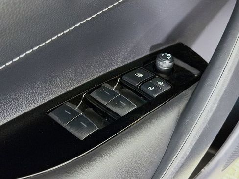 Used 2022 Toyota Corolla SE image 15