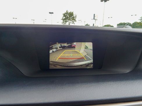 Used 2016 Lexus GS 200t w/ Premium Package RWD image 22