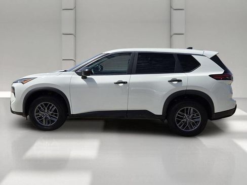 Used 2024 Nissan Rogue S FWD image 2