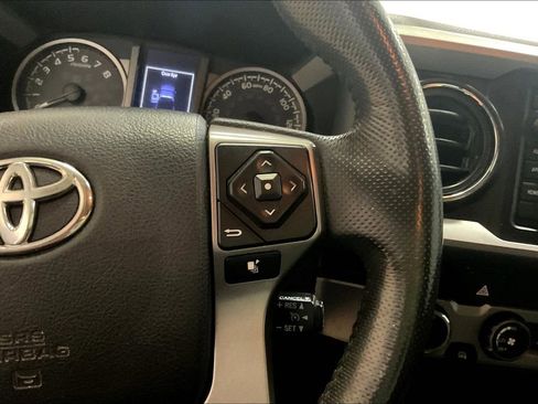 Used 2017 Toyota Tacoma SR image 13