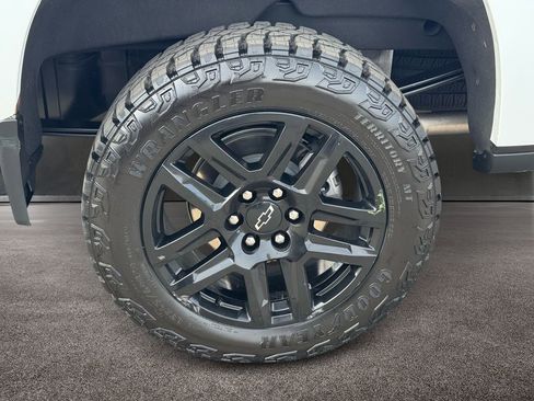 Used 2023 Chevrolet Silverado 1500 Custom Trail Boss image 7