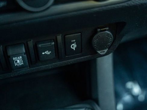 Used 2022 Toyota Tacoma TRD Off-Road image 29