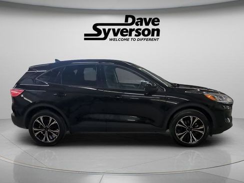 Used 2022 Ford Escape SE w/ SE Sport Appearance Package image 4