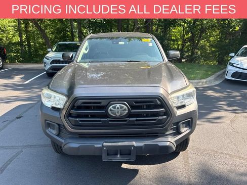 Used 2018 Toyota Tacoma SR AWD/4WD image 11